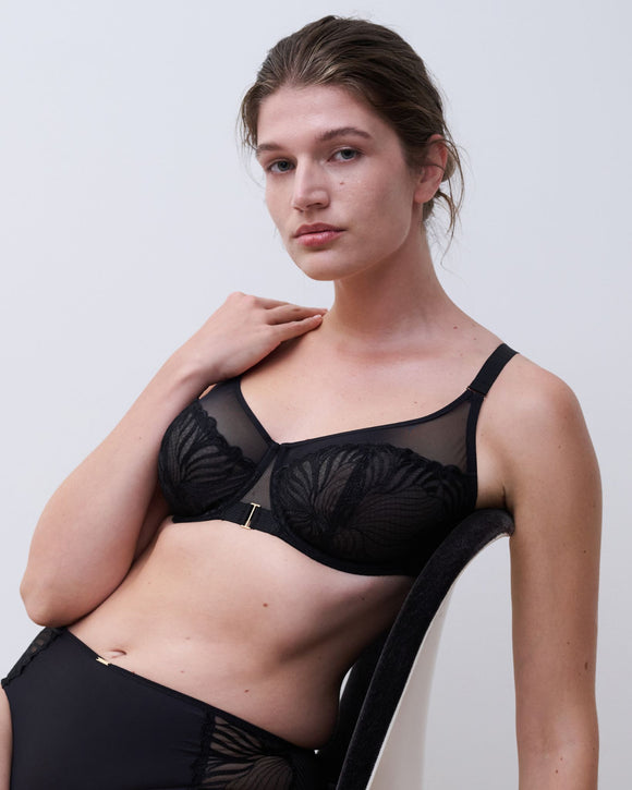 Legend Very Covering UW Bra in Black made for the curvier woman with a big bust full side view